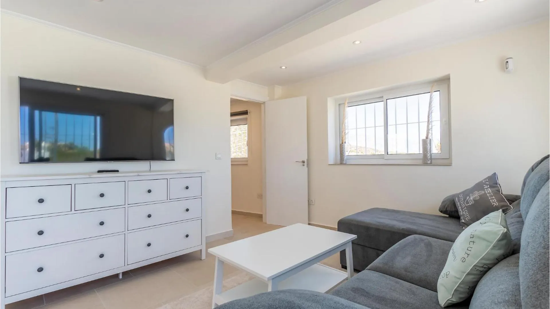 7 Bedroom Beautiful Home In Las Lagunas De Mijas Fuengirola 0*,