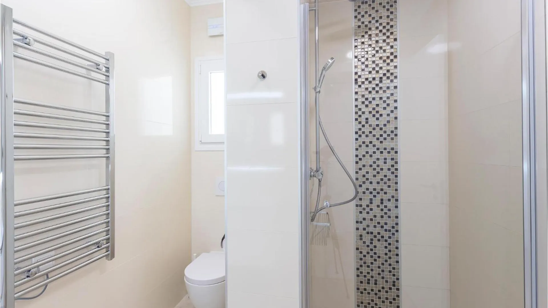 7 Bedroom Beautiful Home In Las Lagunas De Mijas Fuengirola